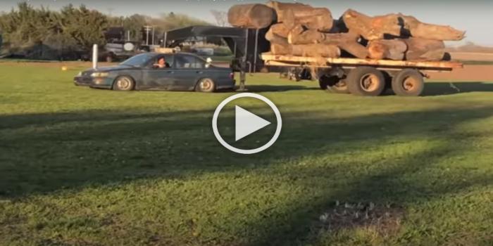 Αθάνατο Toyota ρυμουλκεί τόνους ξύλου [video]